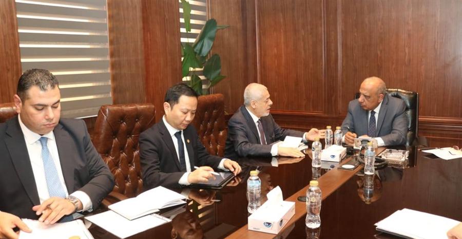 وزير الكهرباء يبحث مع أميا باور الإماراتية مستجدات تنفيذ مشروعات طاقة متجددة
